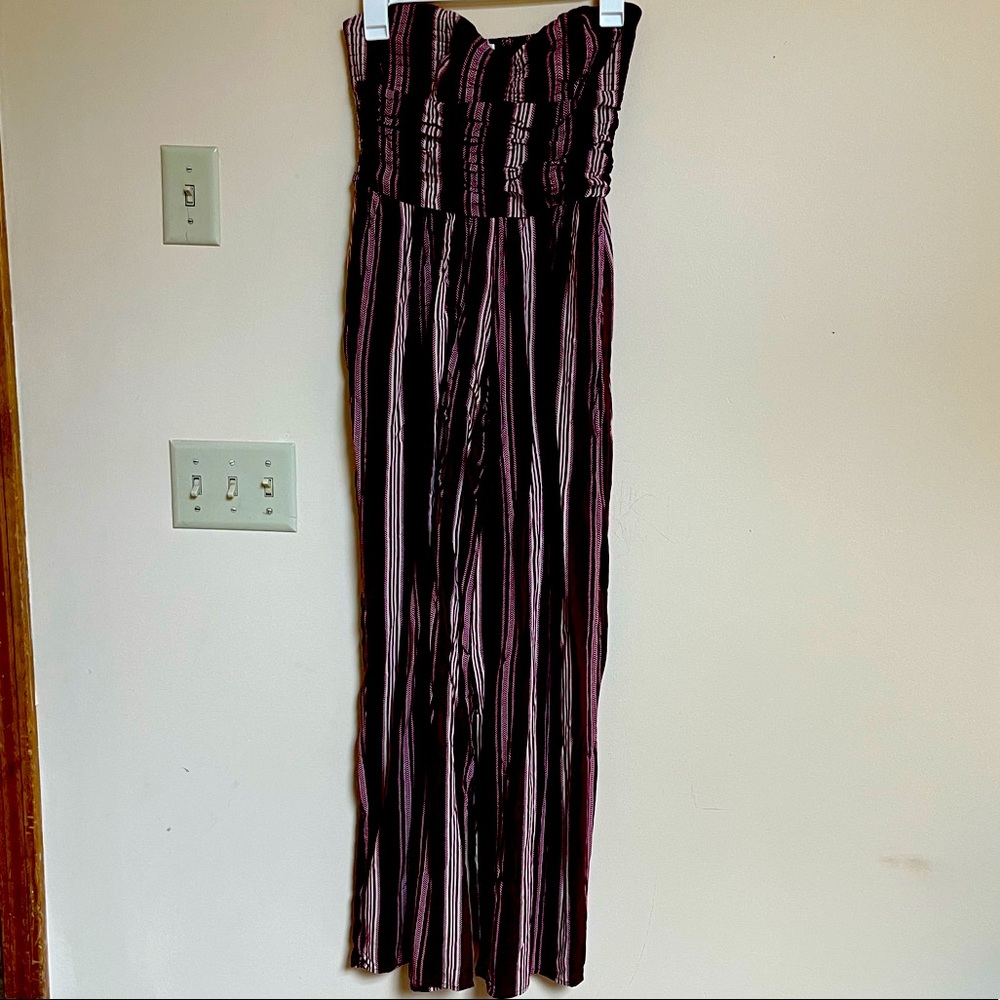 Medium strapless jumpsuit.